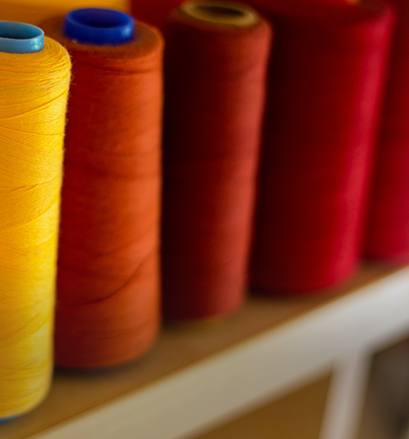 單色母粒|復(fù)色母粒|丙綸纖維色母粒|滌綸纖維色母粒|功能母粒|紡絲試驗(yàn)機(jī)|錦綸纖維色母粒|煙臺(tái)亮彩塑料科技有限公司